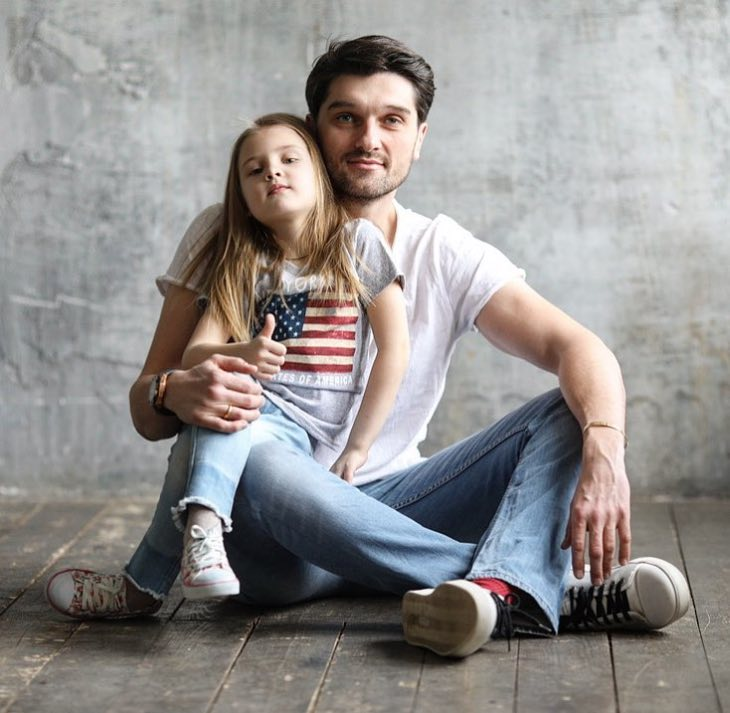 Анна с папой: дочь, которая стала отражением своей мамы.