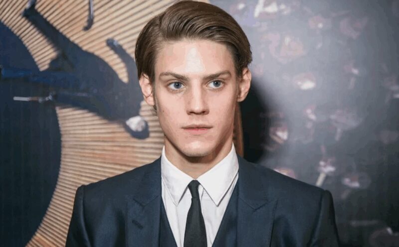 «Природа отдохнула»?: как выглядят сыновья российских знаменитостей, и кто из них смог «переплюнуть» отца