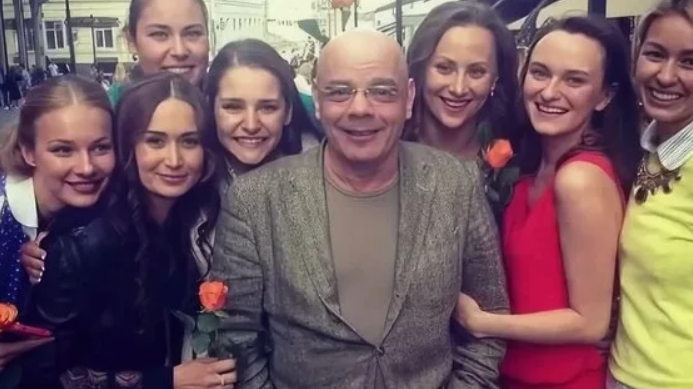 Елена Кутырева (крайняя слева) на заре своей карьеры