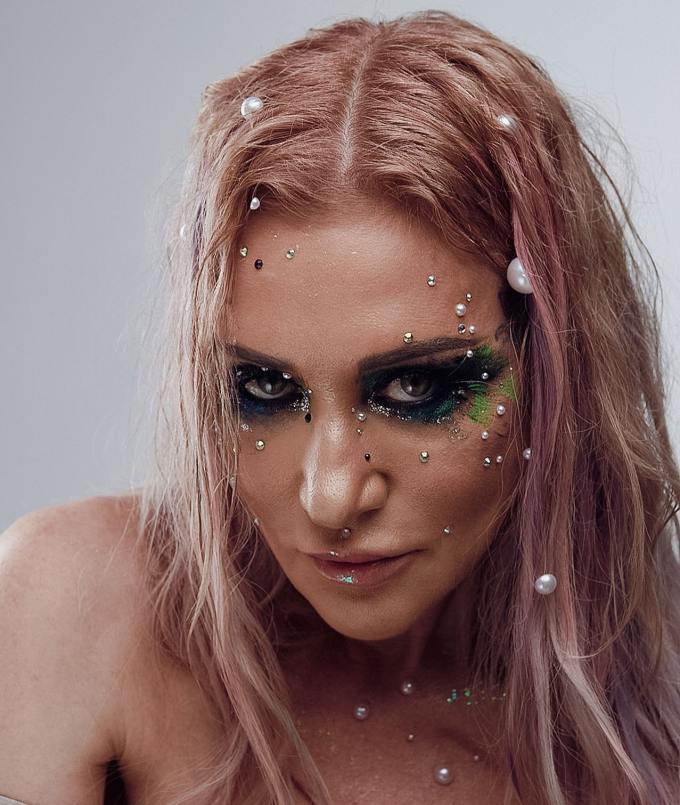 «Обычная провинциалка без таланта»: как Линда, которую «слепили» за отцовские миллионы, стала иконой 90-х и почему отказала Фадееву после 20 лет