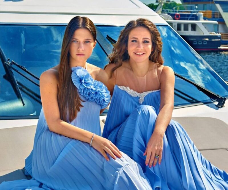 Юлия Барановская с дочерью Яной. Фото: Радио1