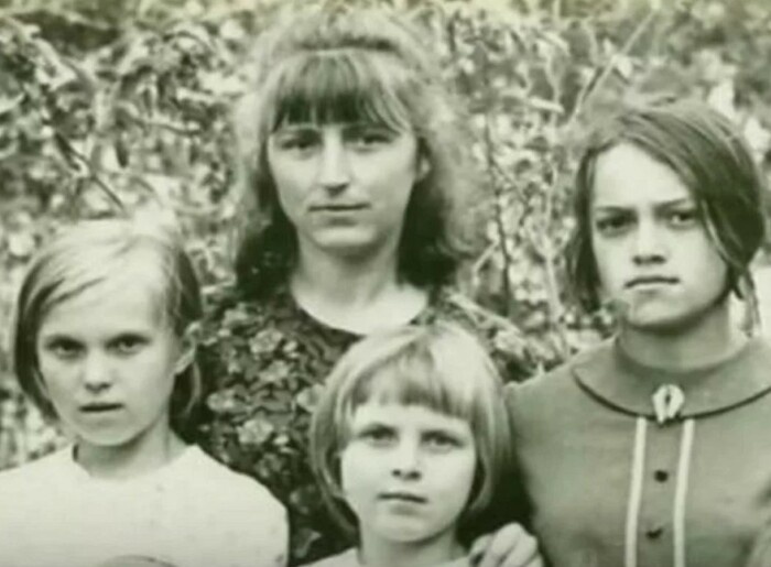 «Её выгнали из дома»: как детство в интернате сломало, но не сломило народную любимицу Надежду Кадышеву