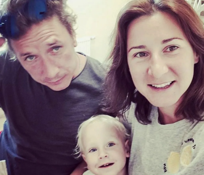 «Я уже старик»: как 48-летний Александр Яценко пережил предательство известной актрисы и нашёл счастье с молодой женой, подарившей ему троих сыновей