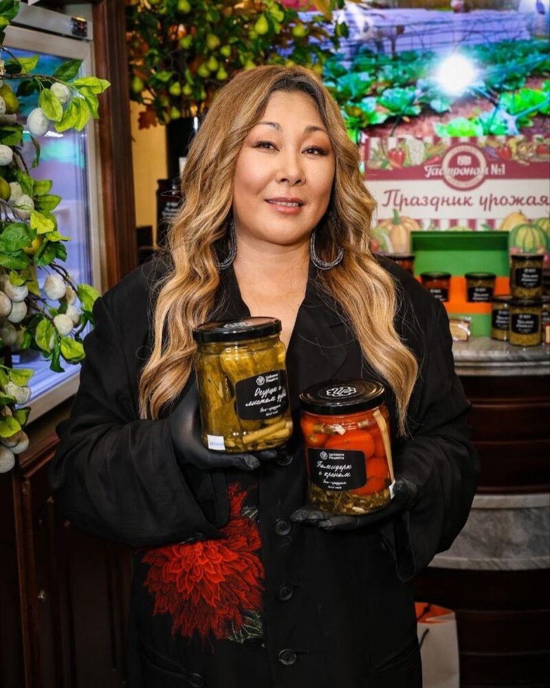 «Он прямо намекал, что я себя запустила»: как «нелюбимый» муж заставил Аниту Цой похудеть на 52 кг, а потом она снова набрала 30