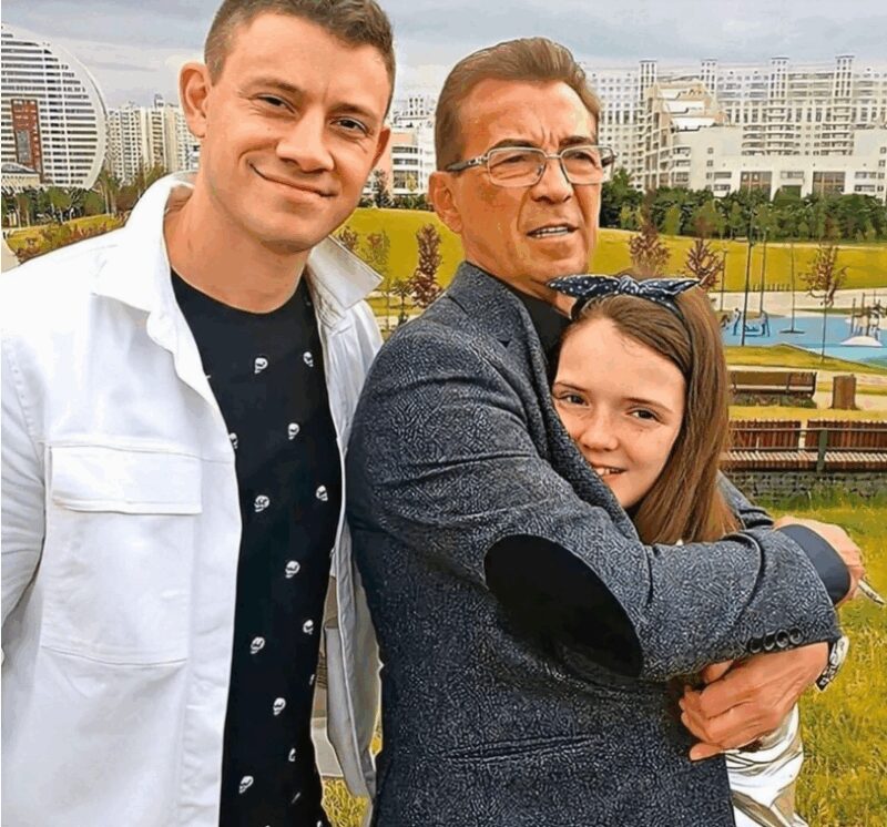 «Он не мой сын, но я его папа!»: почему звезда «Сватов» Николай Добрынин принял чужого ребёнка, а тот отвернулся от родного отца?