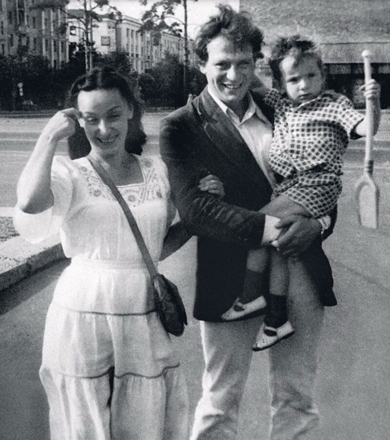 Вадим Андреев с женой Галиной и сыном Андреем.