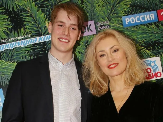 «Он потерял меня в коляске»: как живут дети Марии Шукшиной, и почему сын-близнец отказался от своего ребёнка