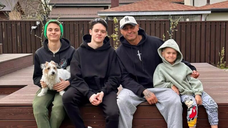 «Он ни разу не пожалел!»: как 18 лет назад Стас Костюшкин бросил жену ради чемпионки мира и вырастил троих сыновей от разных браков