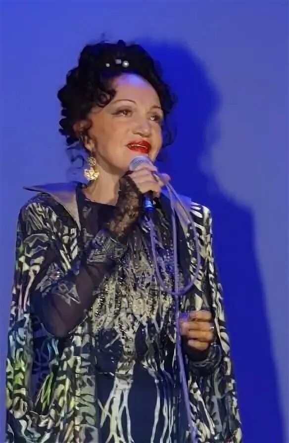 «Он послан мне Богом»: как живёт 86-летняя Валентина Пономарёва, чей голос покорил миллионы, но остался за кадром