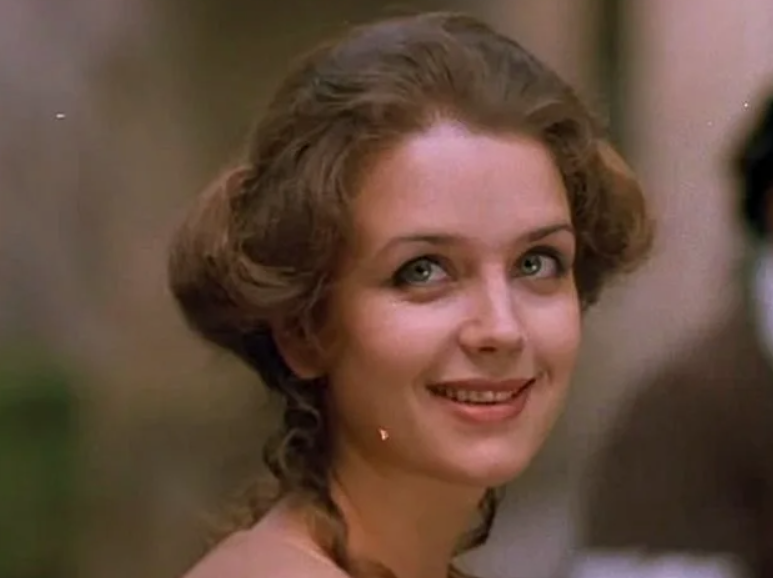 «Кухарочка из приличного дома»: как одна роль испортила карьеру 38-летней актрисы и почему режиссёр до сих пор не может забыть этот провал