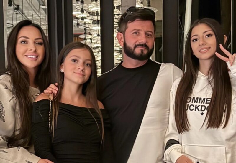 Михаил Галустян с дочерьми и бывшей женой Викторией до расставания.