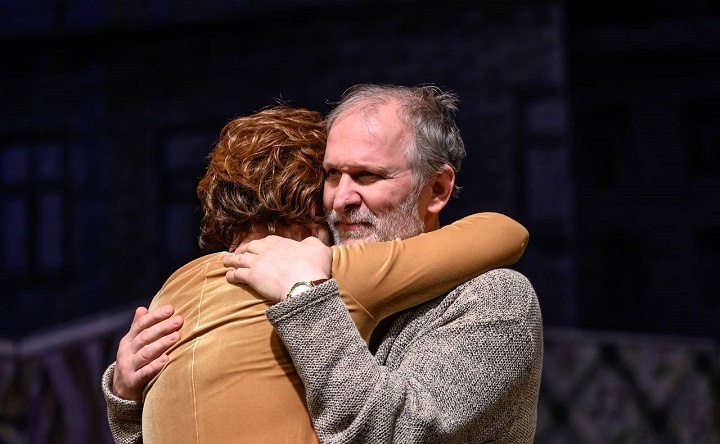 После инсульта артист вернулся к работе, демонстрируя невероятную силу воли.