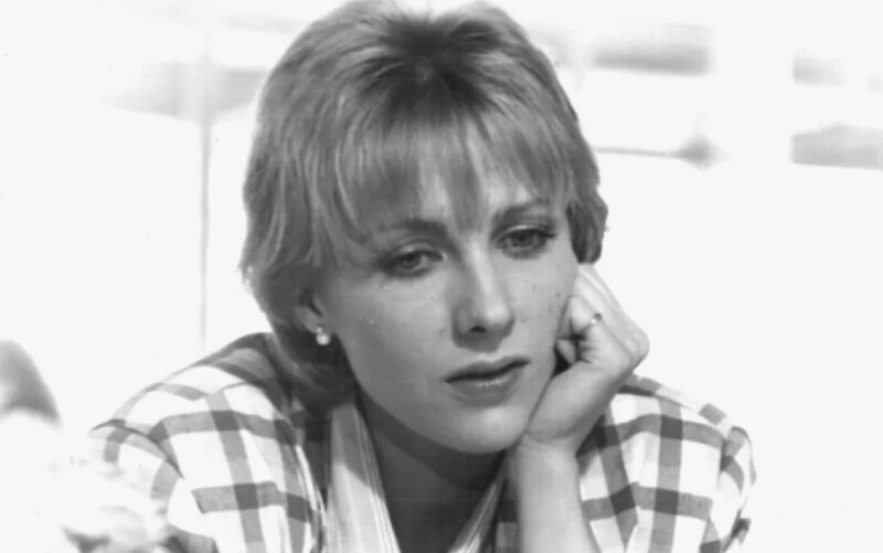 «Я не могу без сцены»: как простой комплектовщице удалось стать народной артисткой и посвятить 35 лет брака одному мужчине?