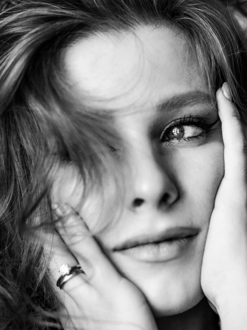 «Не просто косметология»: как изменилась внешность 30-летней Лизы Арзамасовой после ринопластики и рождения детей