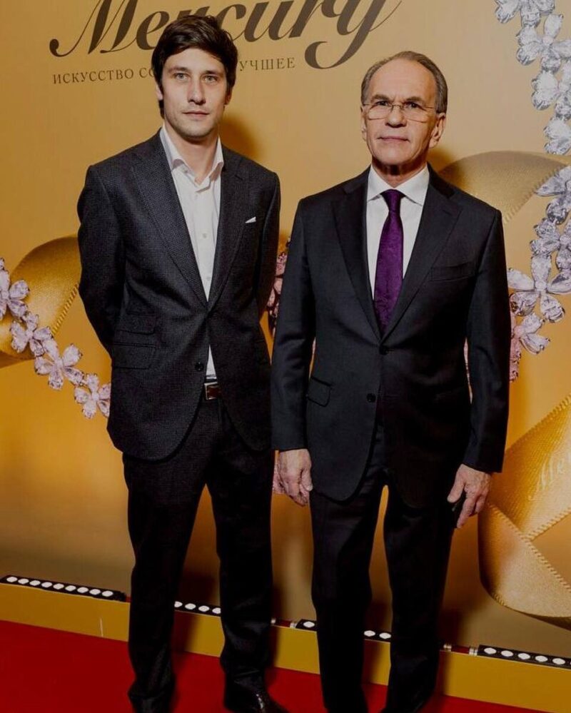 «Тот брак был ошибкой»: почему 67-летний Алексей Гуськов ушёл от первой жены, оставив дочь, но обрёл счастье с Лидией Вележевой