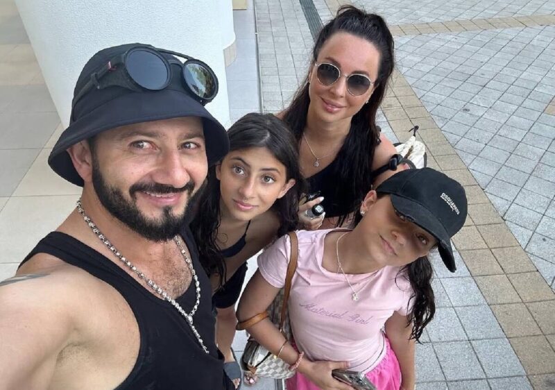 Михаил Галустян с дочерьми и бывшей супругой Викторией.