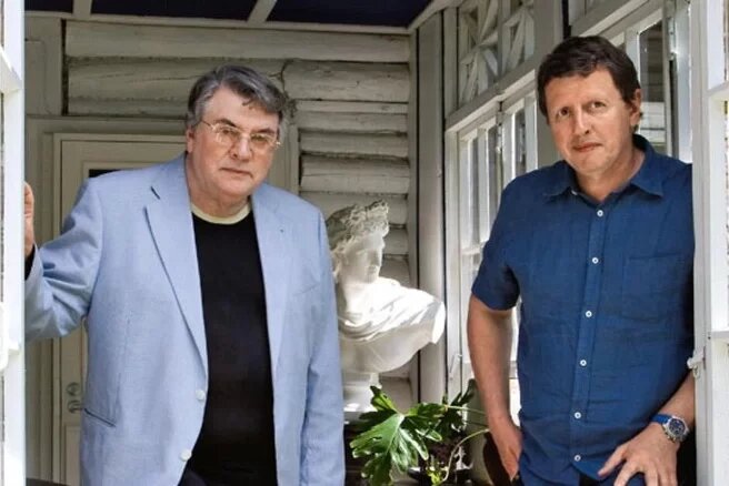 Александр Ширвиндт с сыном Михаилом в юные годы.