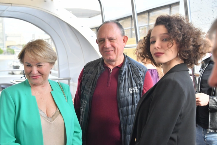 Вера неожиданно повзрослела и сменила имидж