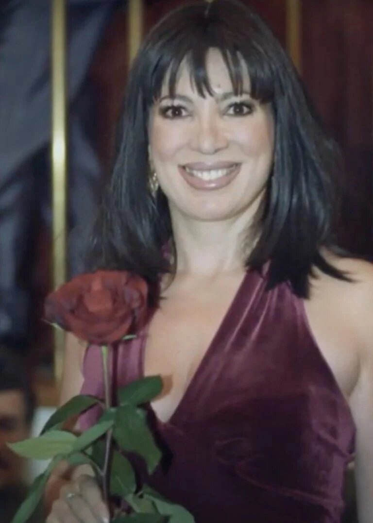 «Господи, как жить?!»: почему звезда 90-х Наталья Дарьялова, дочь знаменитого писателя, бежала из России и что с ней стало через 30 лет