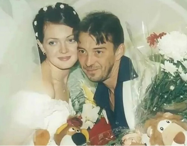 «Он не мой сын, но я его папа!»: почему звезда «Сватов» Николай Добрынин принял чужого ребёнка, а тот отвернулся от родного отца?