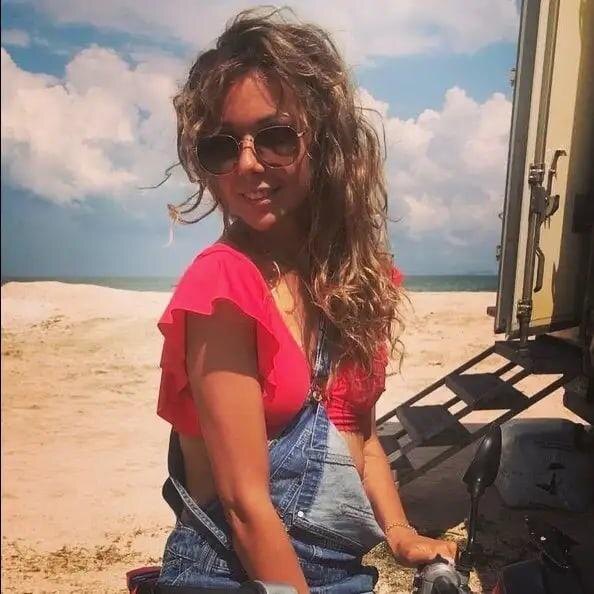 «Он ее прячет»: 62-летний Александр Домогаров впервые показал 39-летнюю жену, но ее подруга рассказала всю правду