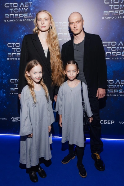 Ходили слухи, что Борисов променял жену на давнюю поклонницу, но это оказалось неправдой