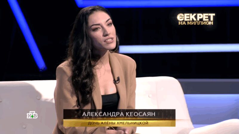 «Мне ботокс не берёт»: почему 54-летняя Алёна Хмельницкая спокойно продаёт коньки дочери, дружит с экс-мужем и его женой, но боится весов?