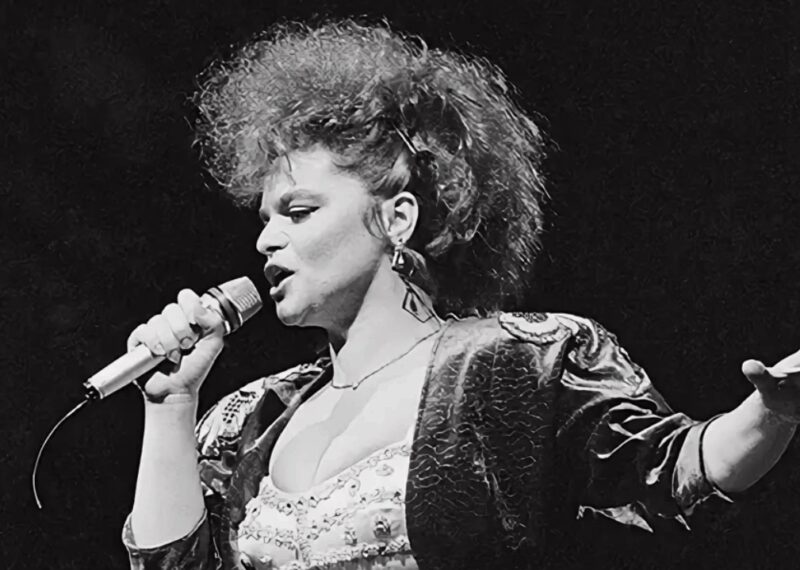 Лариса Долина 