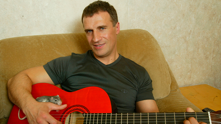 «Он уснул за рулем»: как трагически оборвалась жизнь 45-летнего Александра Дедюшко и его семьи