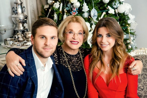 «Я боялась Максакову»: как внучка Валентина Юдашкина ужилась с непростой свекровью, но разорвала связь с Марией Максаковой*