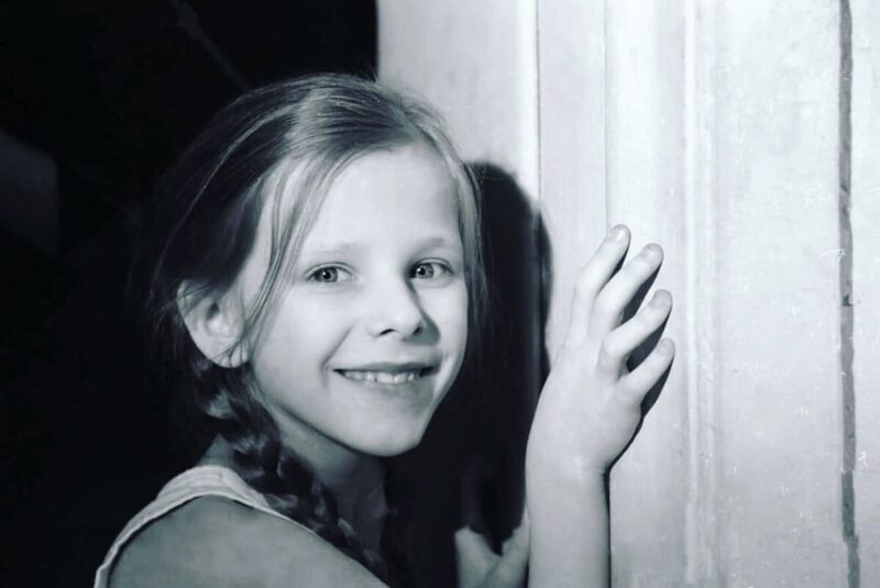 «Не просто косметология»: как изменилась внешность 30-летней Лизы Арзамасовой после ринопластики и рождения детей