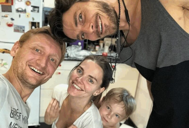 Сын Андрей с родителями: подросший наследник звёздной семьи.