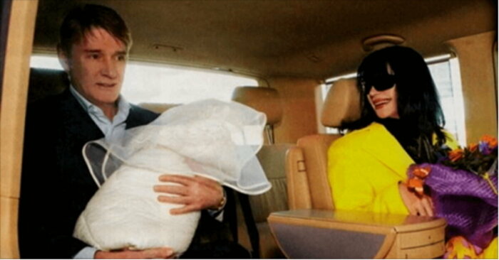 Юлия Мешина и Александр Абдулов с дочкой.