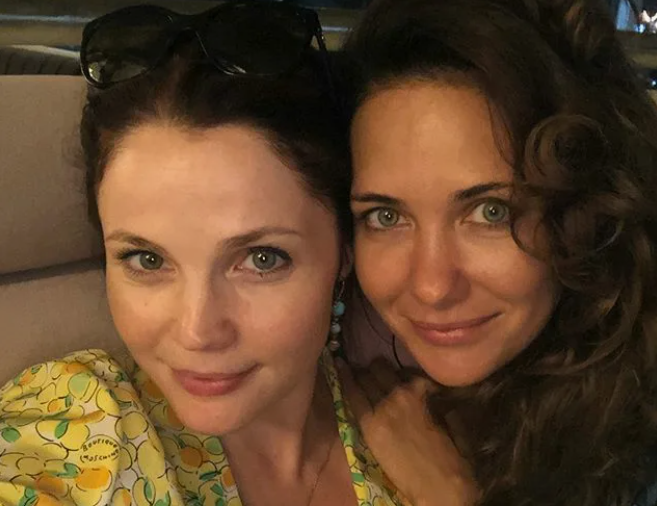 «Мы с ней одно целое»: как сложились судьбы актрис, которые дружат 30 лет и прошли через первые браки и рождение детей