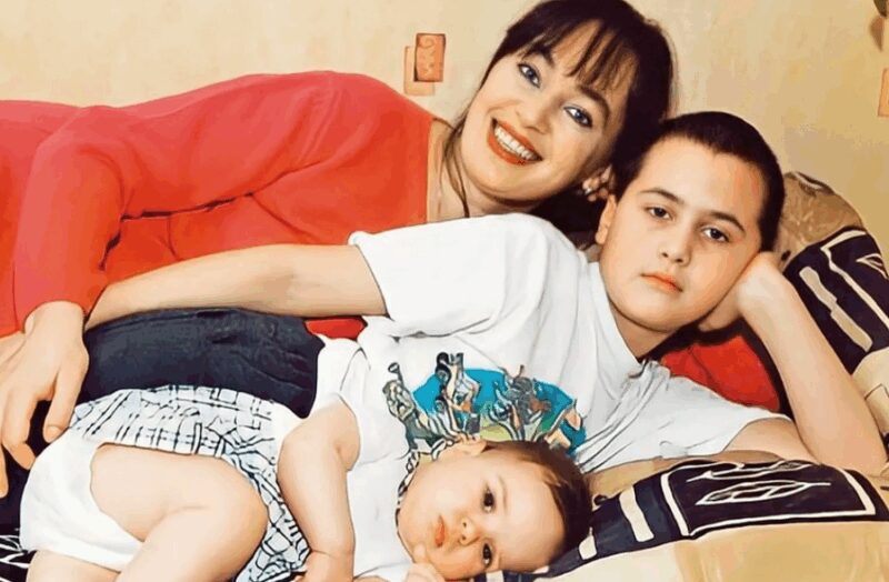 Лариса Гузеева с сыном Георгием и дочерью Ольгой