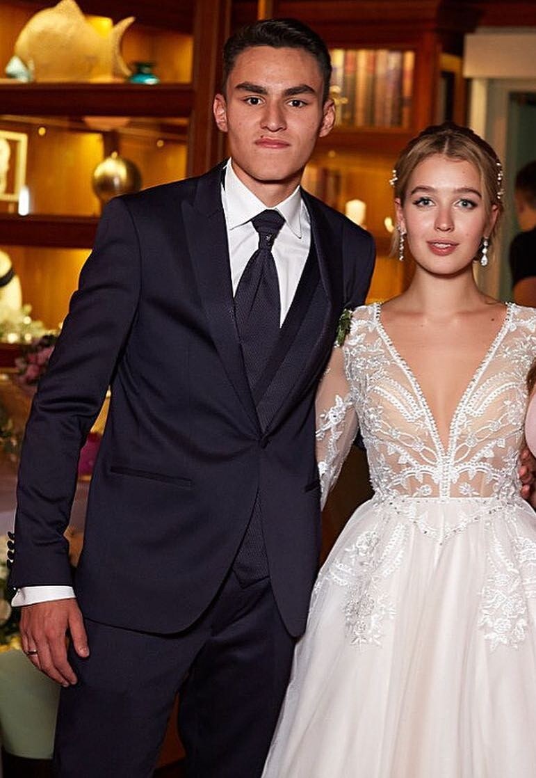 «Он сразу сказал, что я его жена»: как звезда «Иванушек» Кирилл Андреев нашёл любовь и стал дедушкой двух внучек