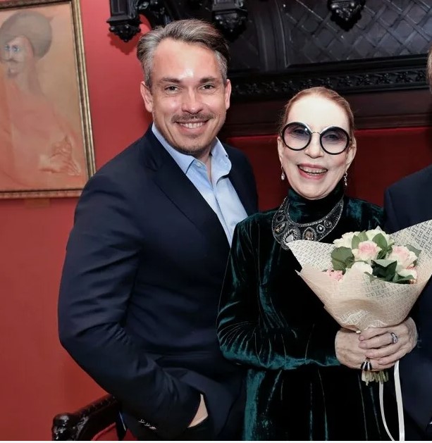 Инна Чурикова с сыном Иваном.