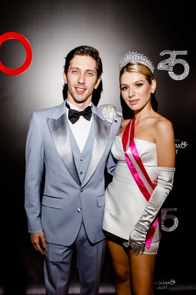 Люся всячески защищала Юру перед хейтерами, подчеркивая, что он добрый, трудолюбивый и талантливый человек, который не виноват, что родился в успешной семье