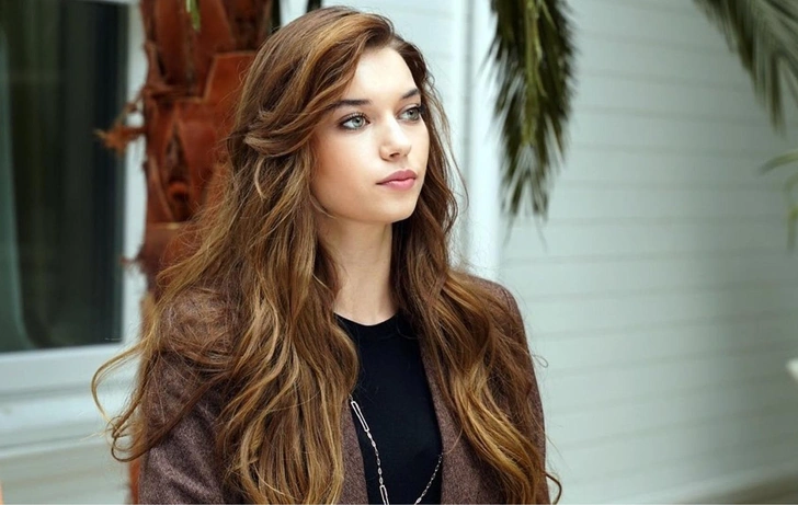 Афра Сарачоглу | www.starhit.ru