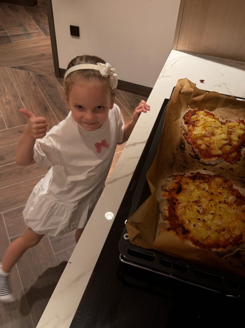 «Не готова быть бабушкой»: Валерия впервые показала внука, но почему её младший сын не общается с родным отцом?