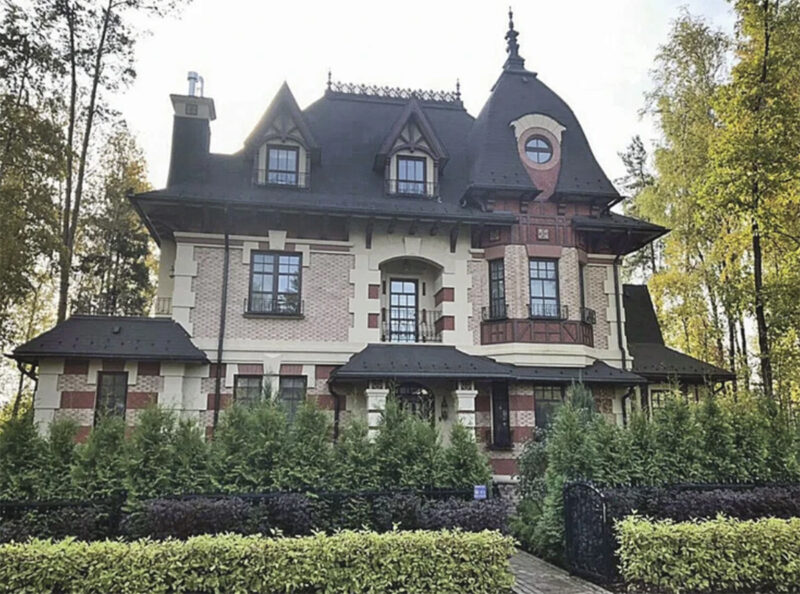 «Вкус далеко не идеален!»: как выглядит дом Павла Прилучного и Зепюр Брутян, где они прячутся от камер