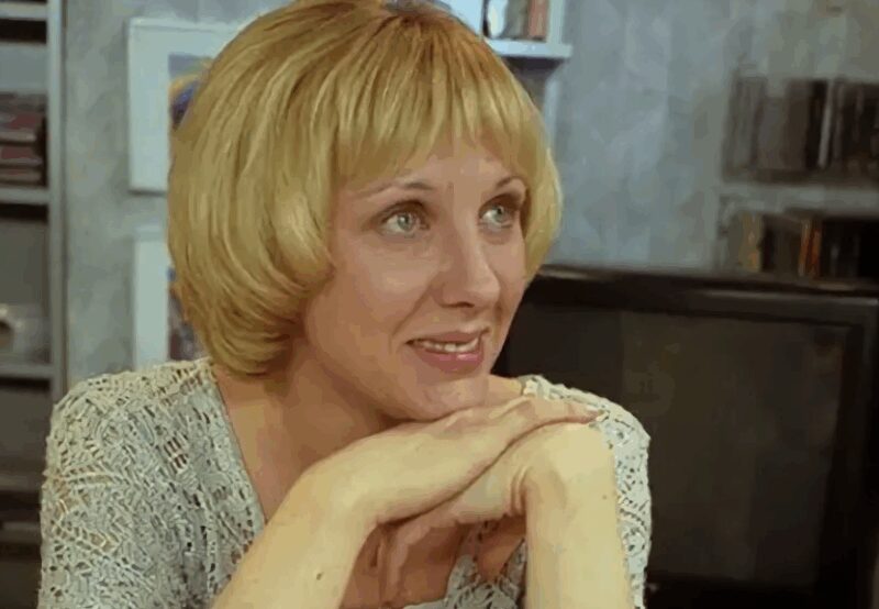 «Я не могу без сцены»: как простой комплектовщице удалось стать народной артисткой и посвятить 35 лет брака одному мужчине?