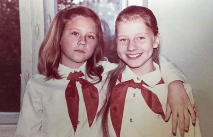 Настя Макаревич в детстве (слева).