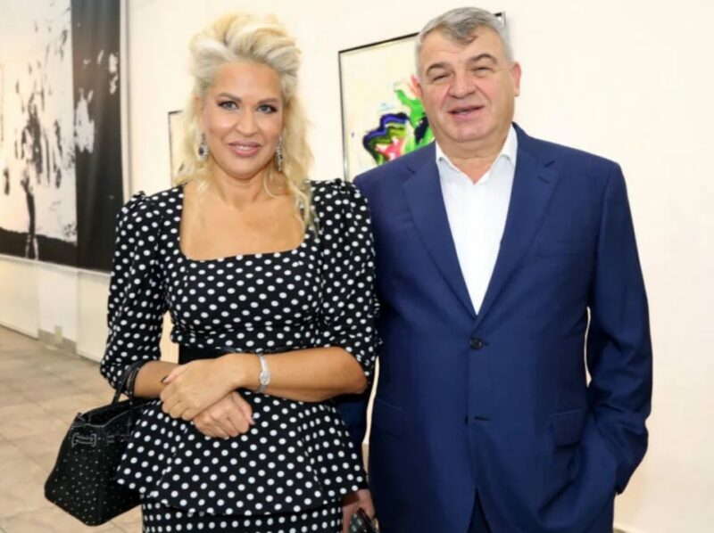 «Почти 20 килограммов украшений»: как выглядит и чем занимается экс-чиновница, чья карьера рухнула в одночасье