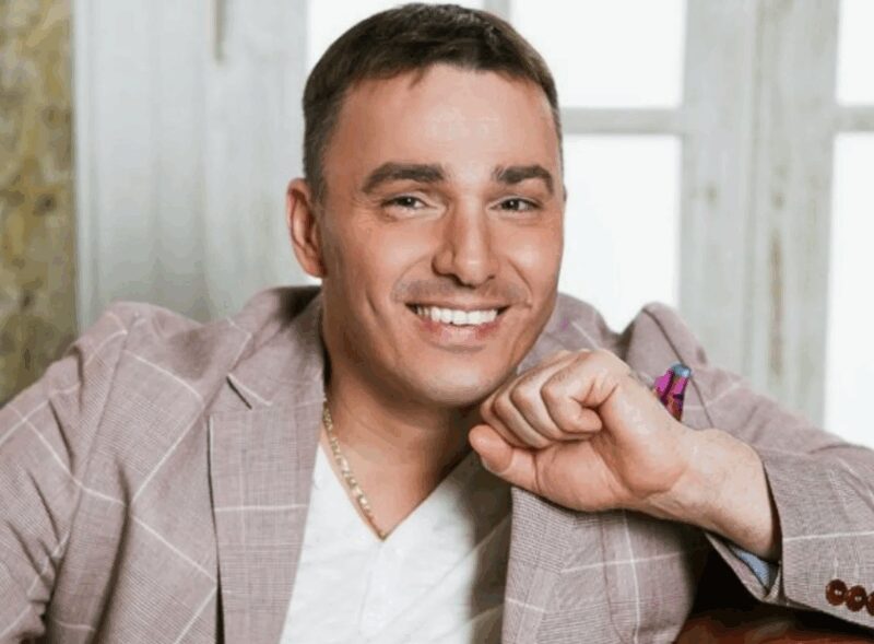 «Он не смог ее забыть»: 56-летний актер спустя 25 лет счастлив в браке с Ольгой, но не забывает бывшую жену