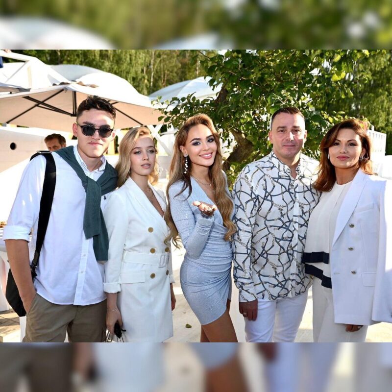 «Он сразу сказал, что я его жена»: как звезда «Иванушек» Кирилл Андреев нашёл любовь и стал дедушкой двух внучек