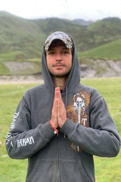 Внук мечтает уехать обратно в Индию и помириться с родственниками