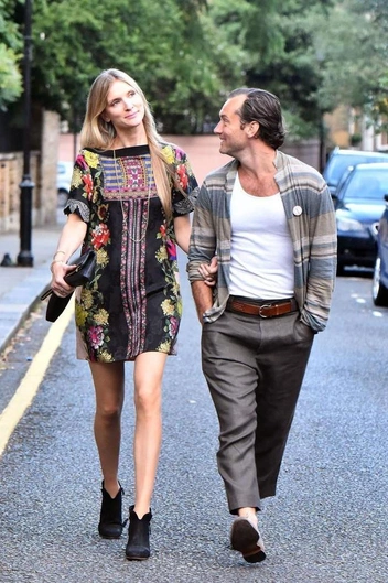 «Филиппа принадлежит только мне и никому больше,&amp;nbsp;— подчеркивал Лоу. —&amp;nbsp;Наша связь не для посторонних глаз. Думаю, отчасти поэтому она крепнет день ото дня»