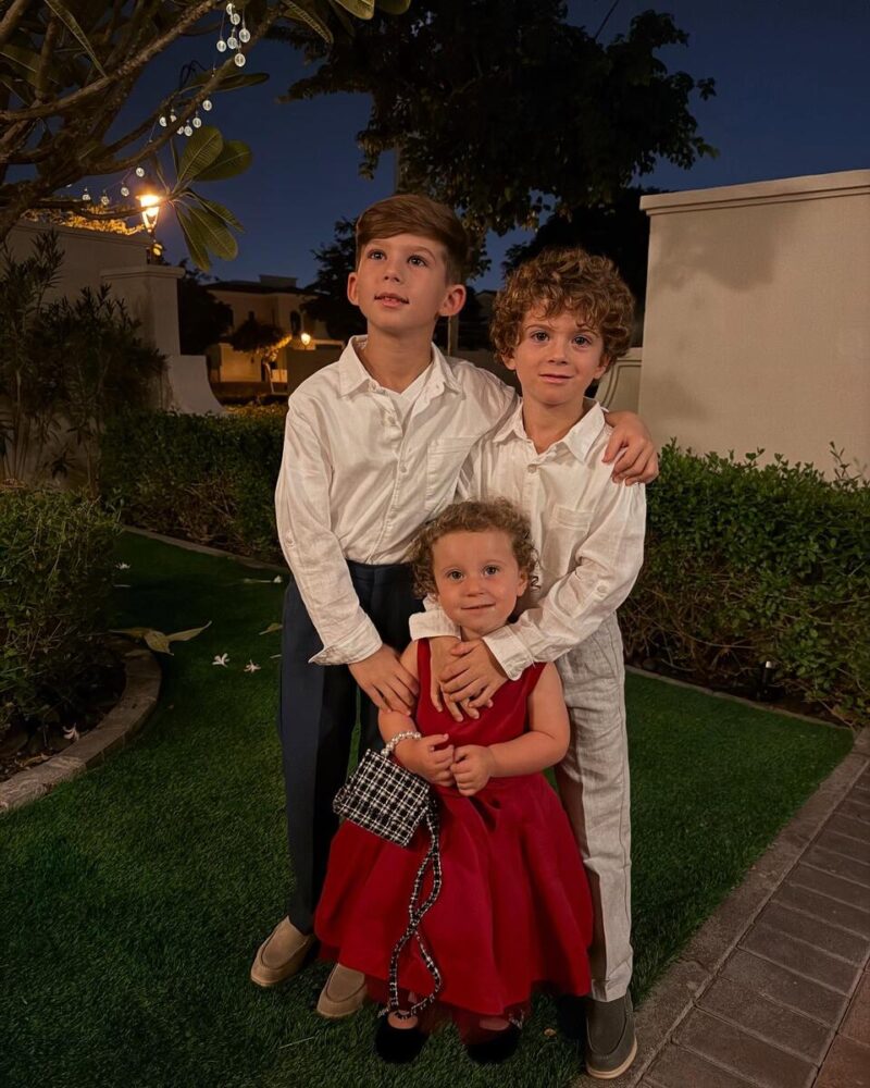 «Чемоданы — не проблема»: как живут внуки Валентина Юдашкина, выросшие на стыке трёх культур