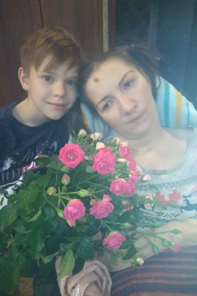 Кирилл помогал бабушке в уходе за мамой